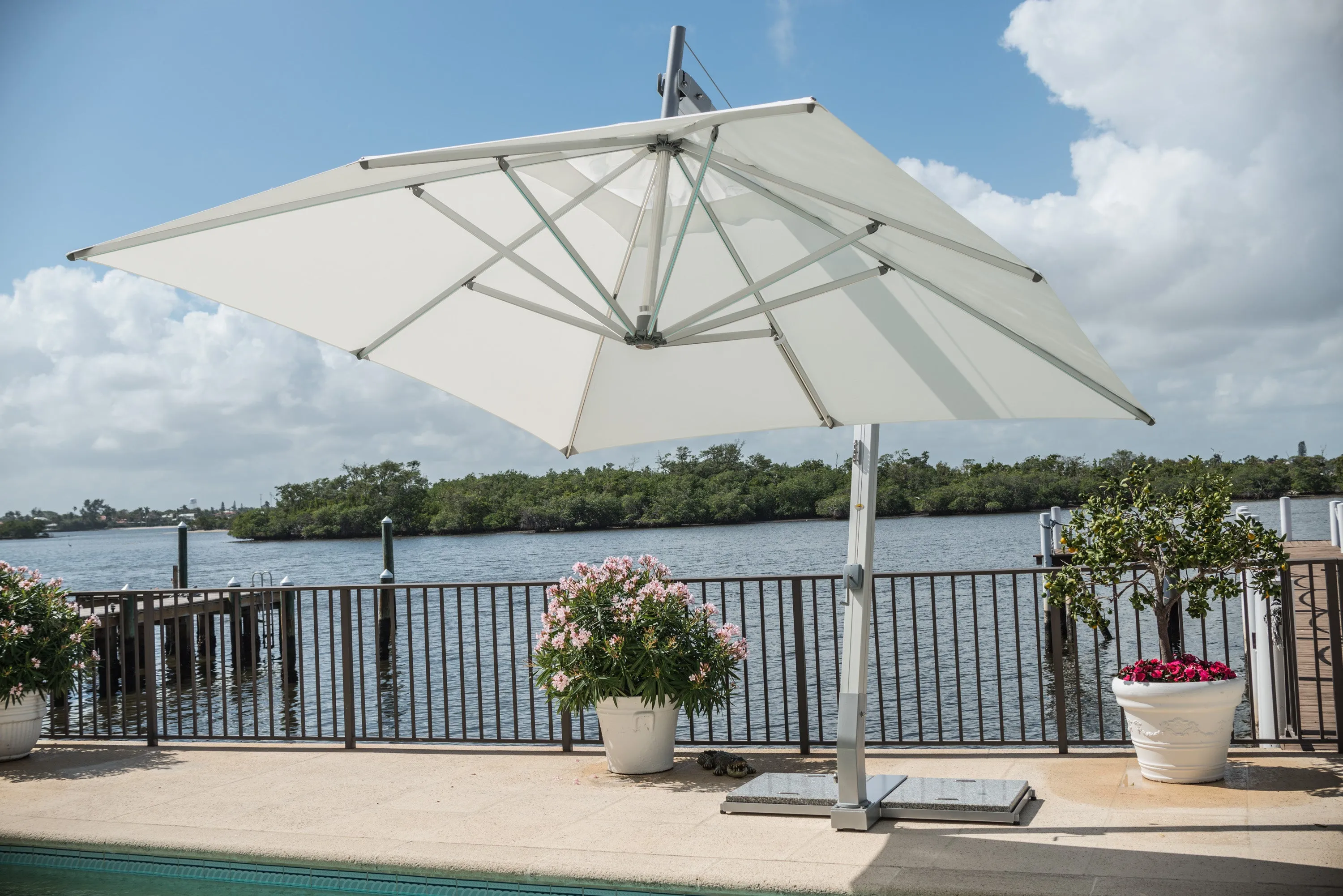 Bambrella 11.5' Round Hurricane Side Wind Aluminum Manual Lift Cantilever Umbrella