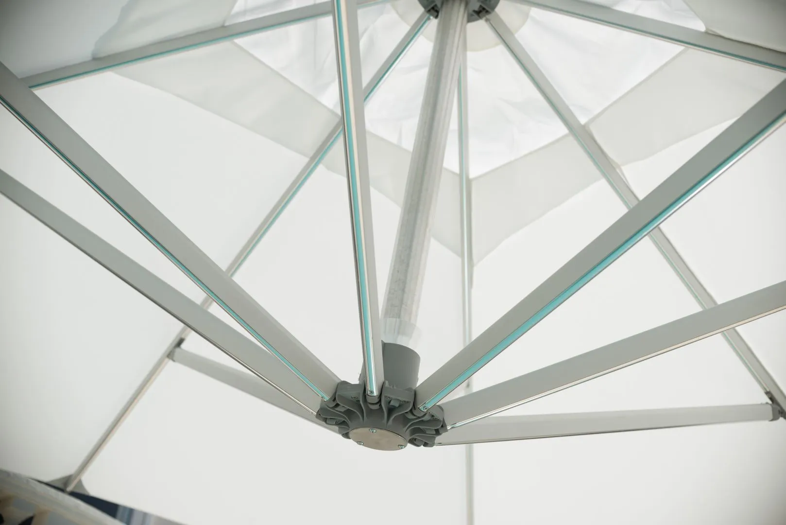 Bambrella 11.5' Round Hurricane Side Wind Aluminum Manual Lift Cantilever Umbrella